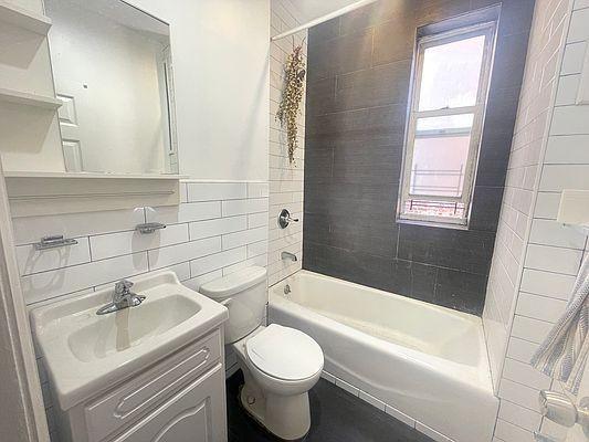 Foto del edificio - 2 bedroom in BRONX NY 10468