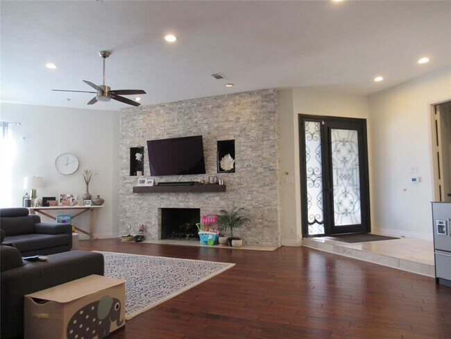 Foto del edificio - 5923 Encore Dr