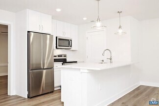 Building Photo - 956 Belvedere Way