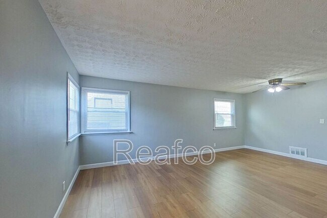 Building Photo - 100 N Westmoor Ave