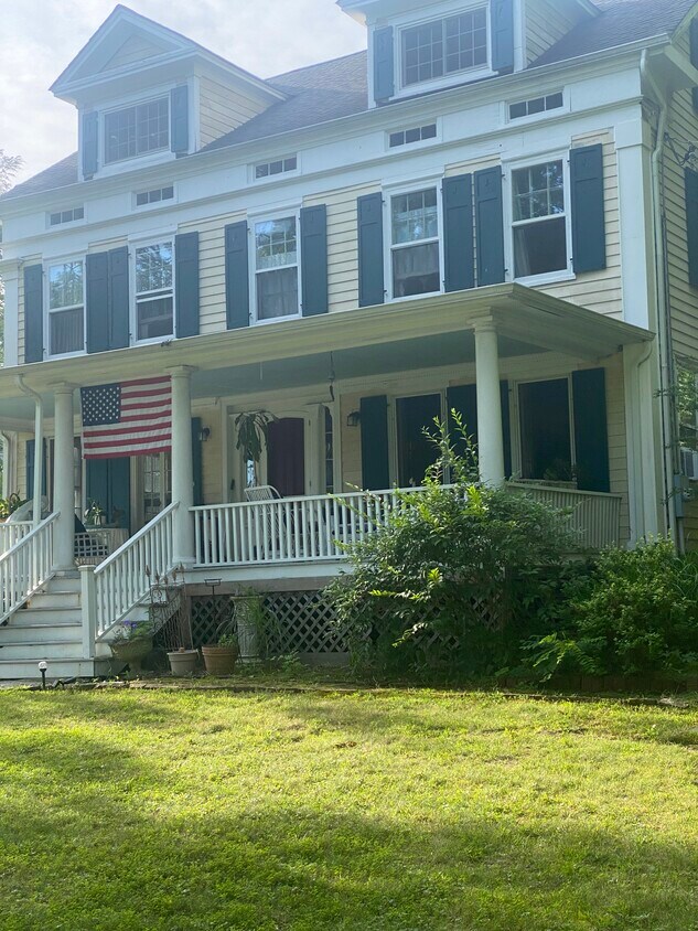 Primary Photo - 2 Stony Brook Ave