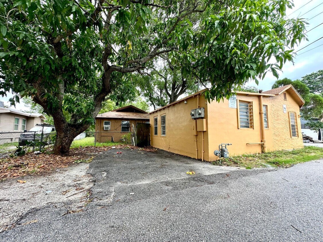 Primary Photo - 610 33rd St