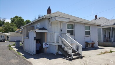 Building Photo - 1206 SW Frazer Ave