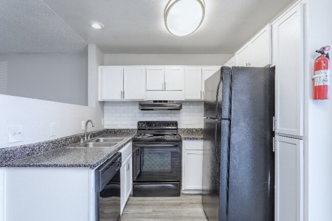 Foto del edificio - 145 W Pioneer Pkwy
