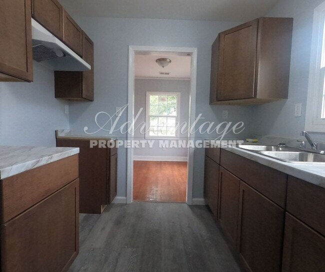 Foto del edificio - Charming 2-bedroom, 1-bath duplex nestled ...