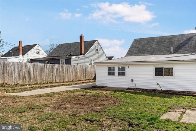 Building Photo - 6800 Roberts Ave