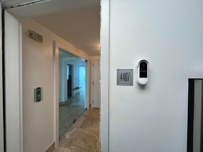 Building Photo - 1331 Brickell Bay Dr