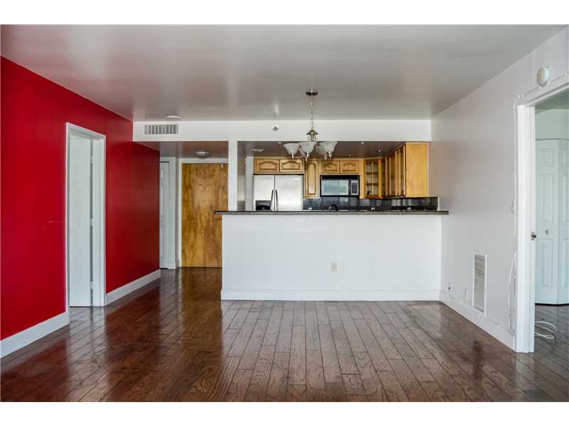 Primary Photo - 7601 E Treasure Dr