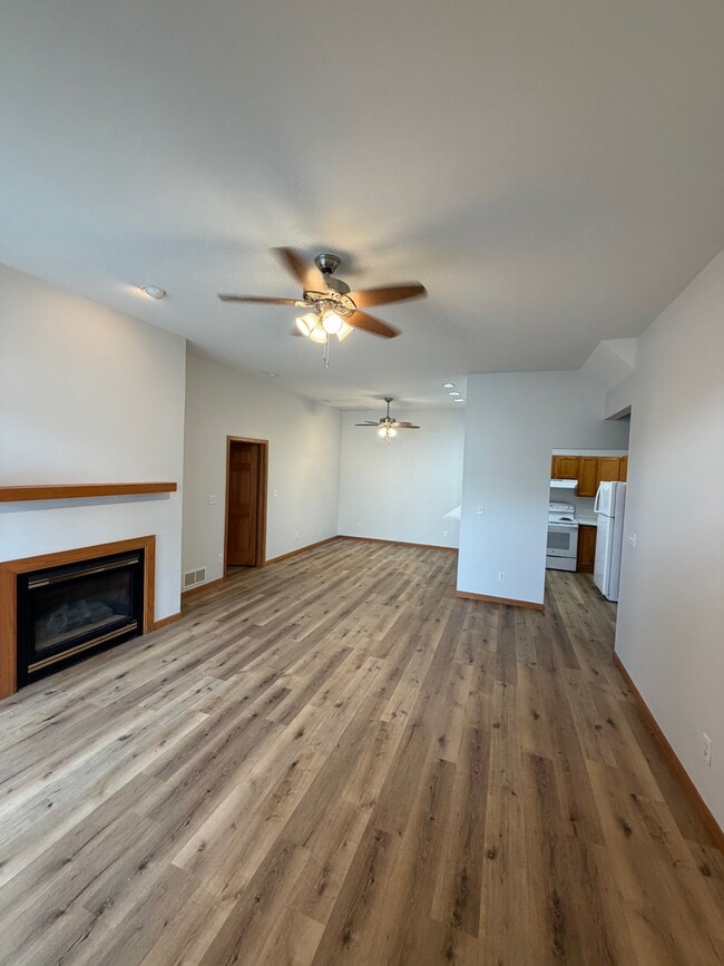 Foto del edificio - 1317-1332 Hillwood Blvd