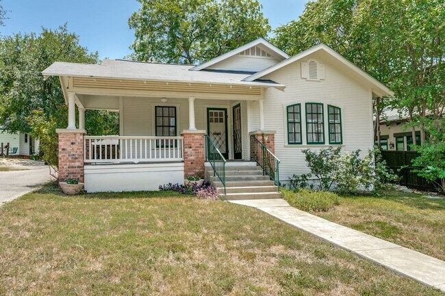 Foto del edificio - 4-BEDROOM IN ALAMO HEIGHTS