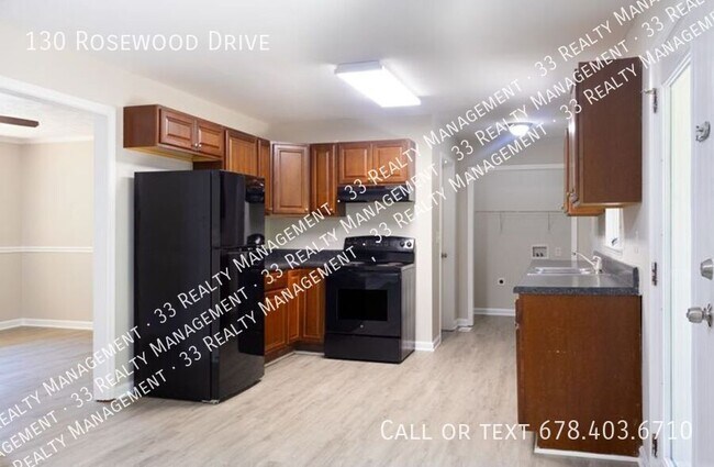 Foto del edificio - 130 Rosewood Dr