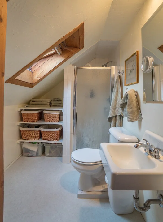 bathroom - 636 Cliff St