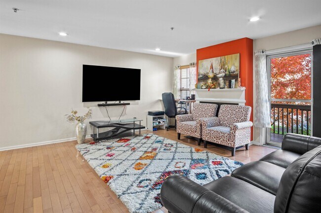 Building Photo - 7 Marina Dr