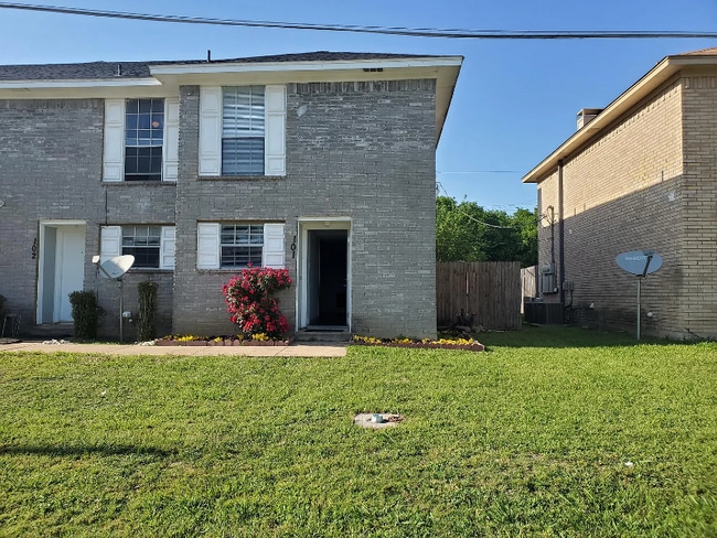 Building Photo - 7512 Chapin Rd