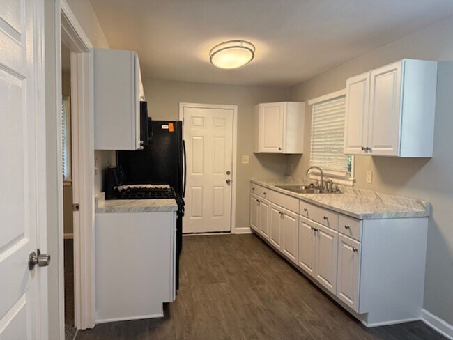 Foto del edificio - Newly Renovated 3 Bedroom / 1 Bath Ranch w...