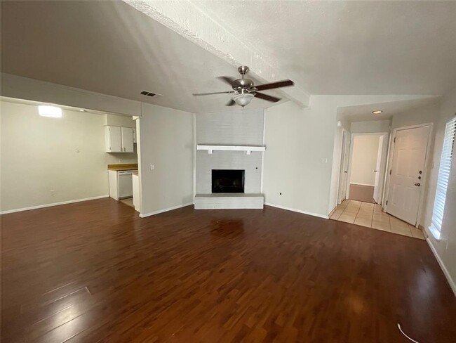 Building Photo - 2204 Berkett Dr