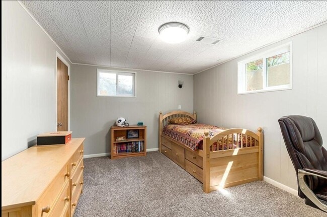Building Photo - 4 E 1100 S
