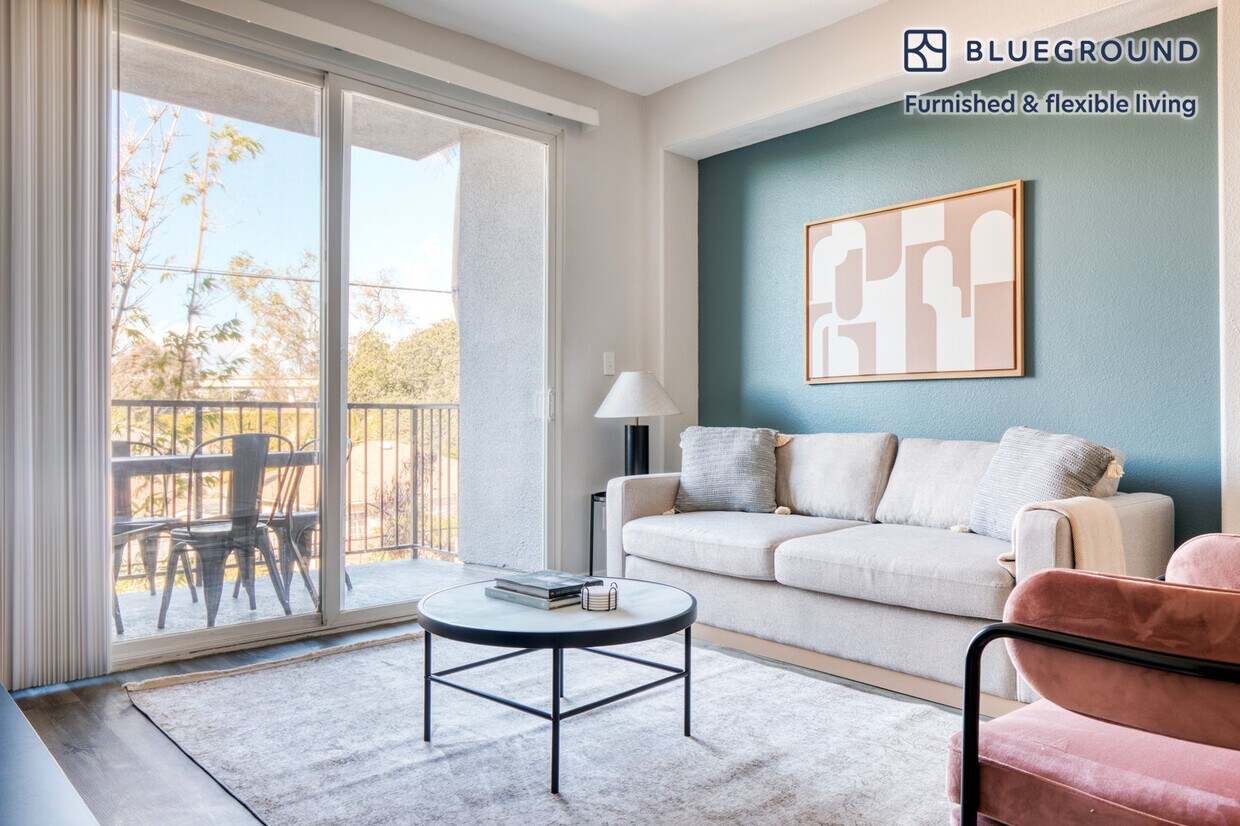 Foto principal - 2820 Sawtelle Blvd