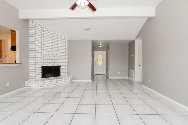 Foto del edificio - 14110 Magnolia Springs Dr