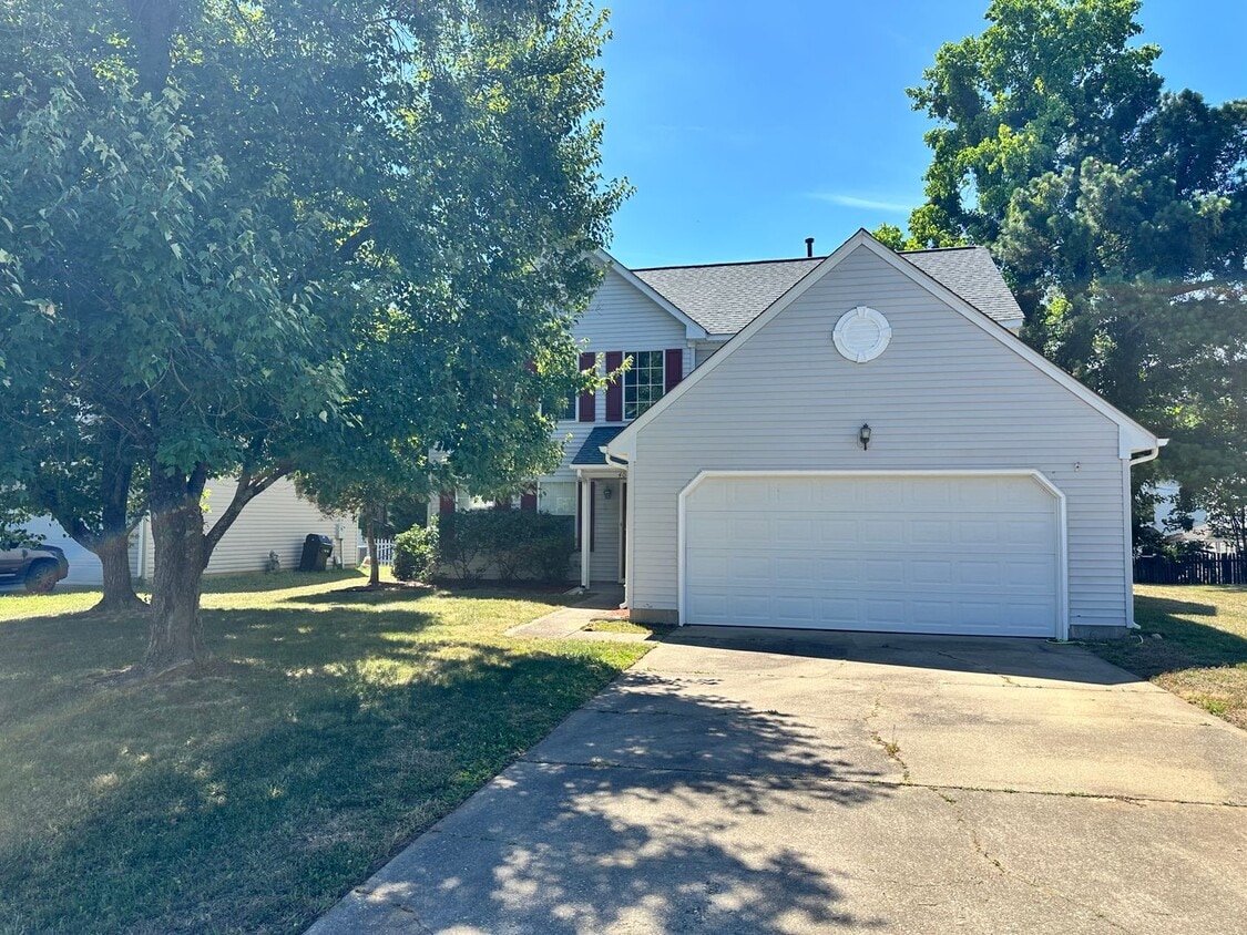 Primary Photo - Single family home in Springhill! Availabl...