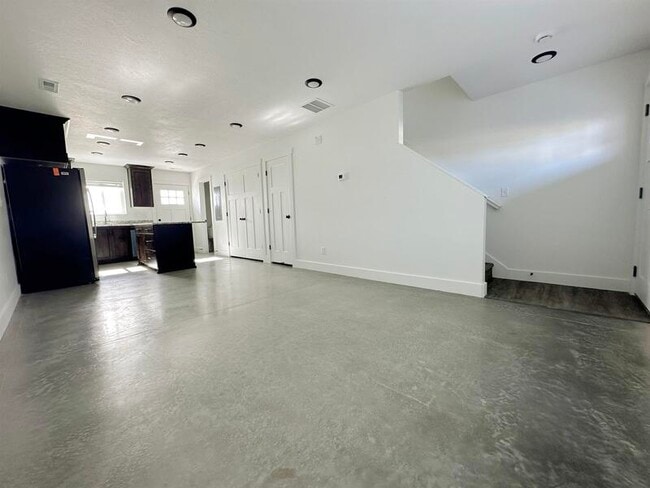 Building Photo - 1720 E Main St