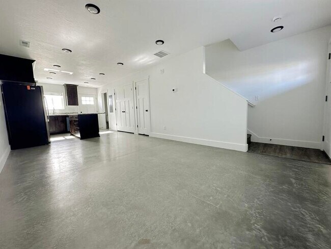 Foto del edificio - 1720 E Main St