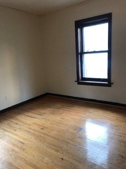 Building Photo - 2039 Walnut St