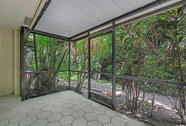 Foto del edificio - 2108 NE 44th St