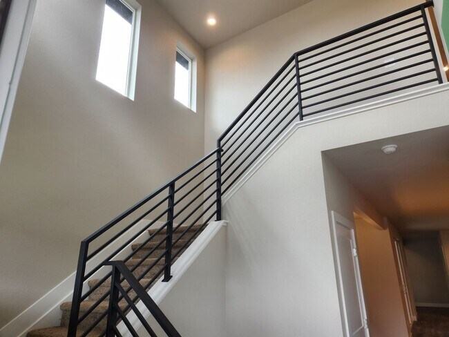 Building Photo - Newer single family home in Painted Prairie.