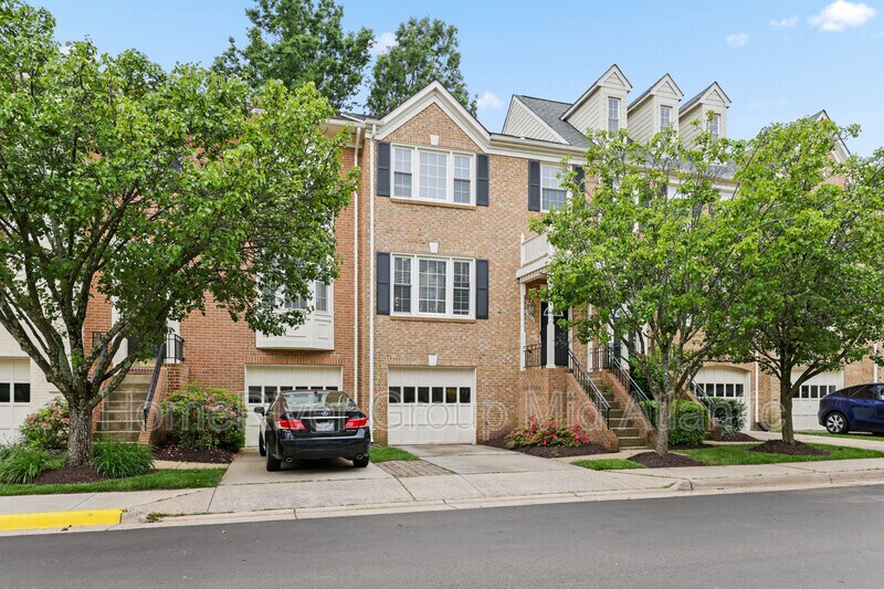 2046 Gallows Tree Ct, Vienna, VA 22182 House for Rent in Vienna, VA