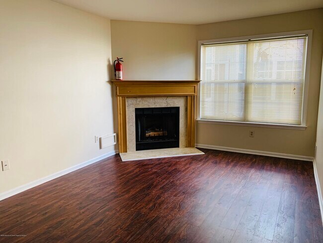 Building Photo - 757 Banyan Ct