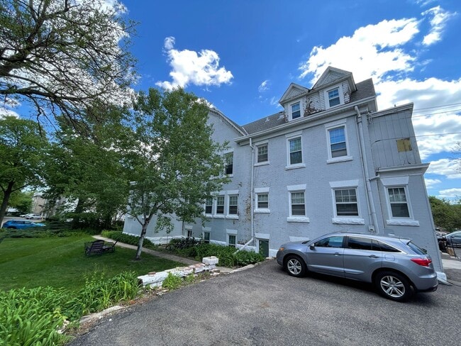 Building Photo - 2118 Pillsbury Ave