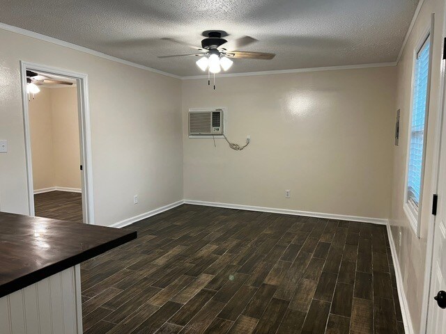 Foto del edificio - 357 E Main St