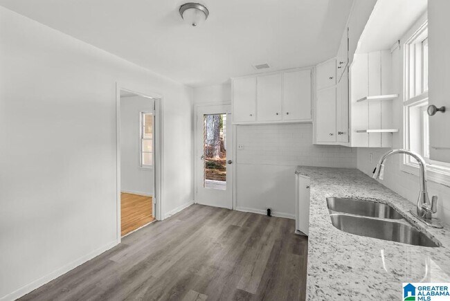 Foto del edificio - 9805 Red Mill Rd