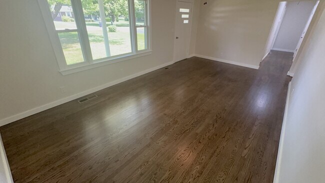 Building Photo - 521 Greenwood Dr