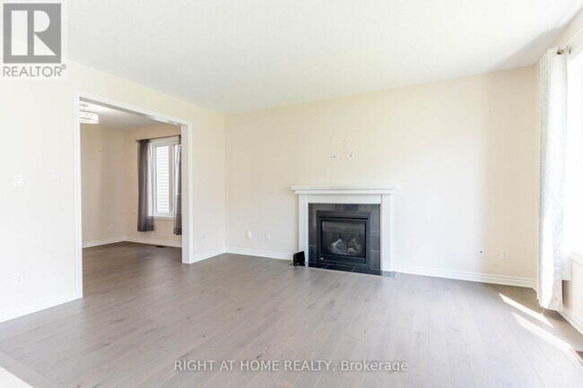 Building Photo - 305 Everglade Way