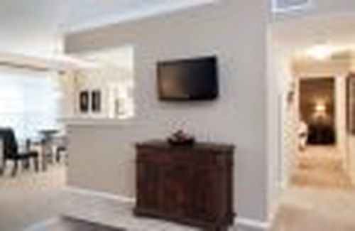 Building Photo - 8100 Cypresswood Dr