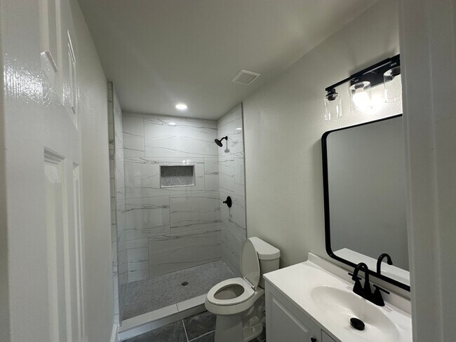 Foto del edificio - 714 Malibu Dr
