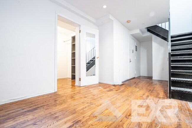 Foto del edificio - 530 W 47th St