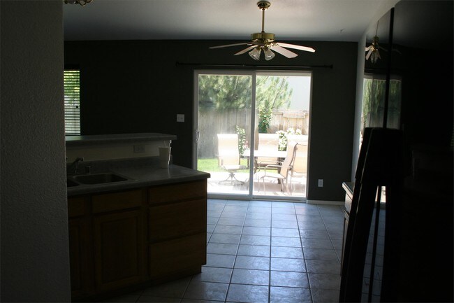 Building Photo - 438 Breeze Dr