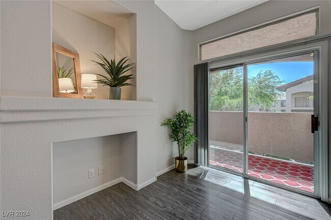 Foto del edificio - 2305 W Horizon Ridge Pkwy