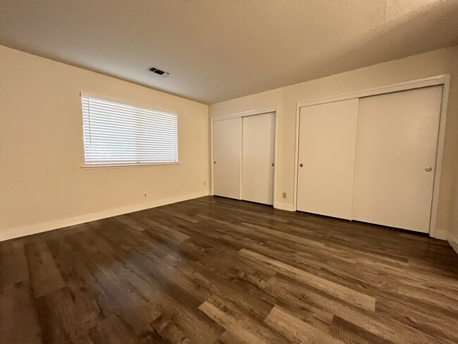 Foto del edificio - 23191 Lone Pine Dr