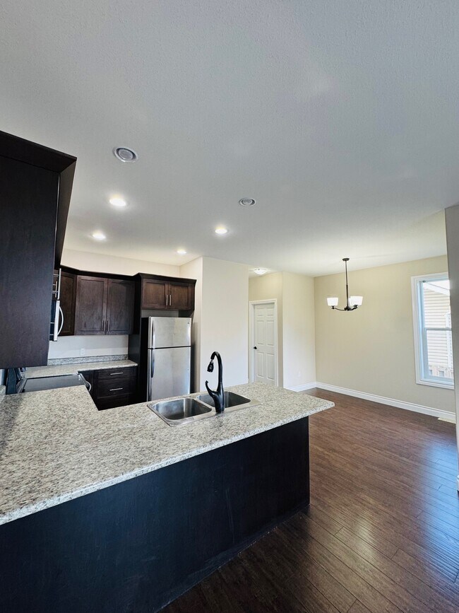 Photo du bâtiment - 8306-8387 87 Ave