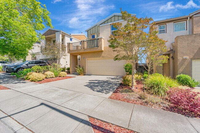 Foto del edificio - 2678 Deerwood Dr
