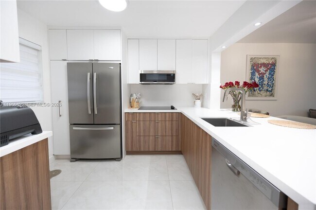 Building Photo - 10875 SW 112th Ave