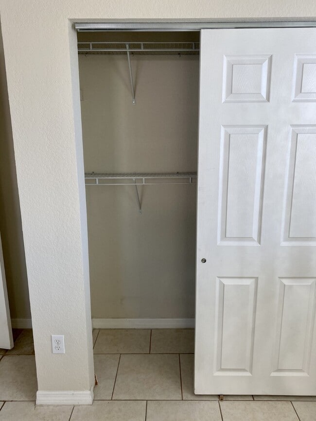 closet - 721 Dr Martin Luther King Jr St S