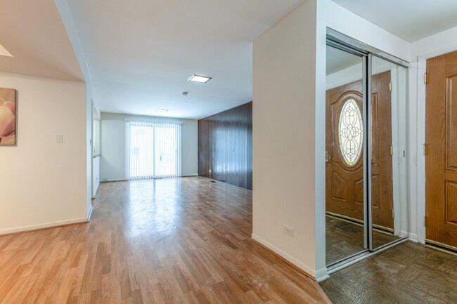 Foto del edificio - 9260 Dee Rd