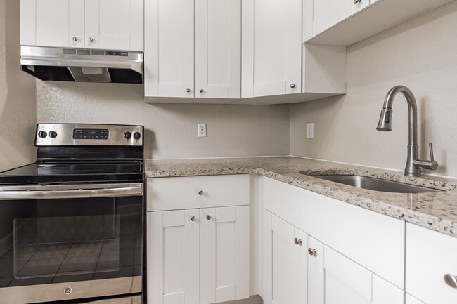 Building Photo - 3311-13 W. San Juan