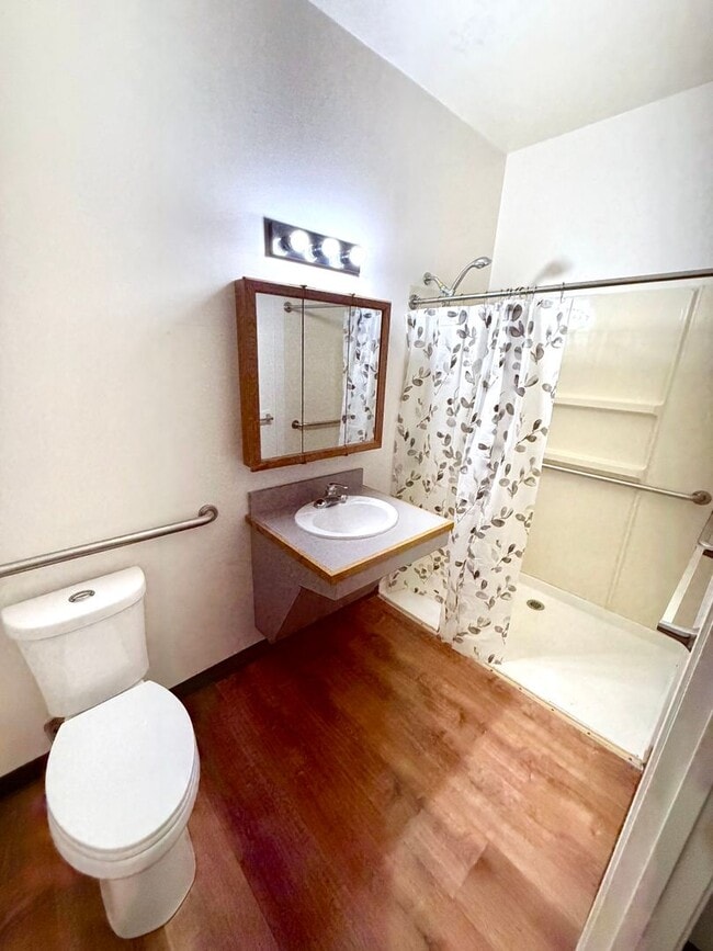 Building Photo - Eagle Crest Village Apartments #321: Studio/1bath – All Utilities & Wi-Fi Included!