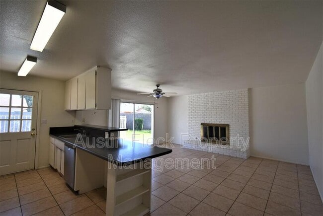 Building Photo - 3209 S Hazelton Ln